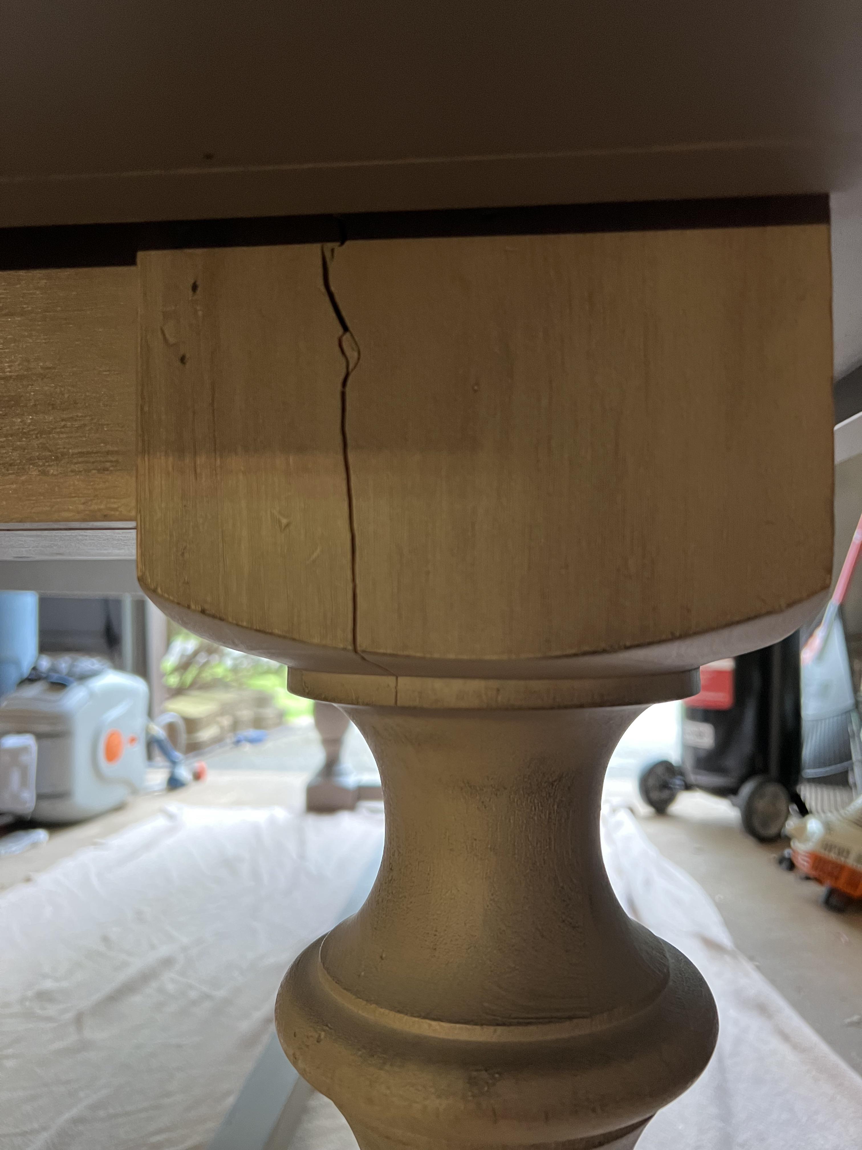 How To Fix Cracked Wood Table Leg？